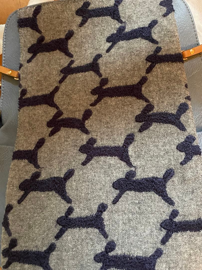 ブルーグレーのリュックで run run run/ミナペルホネン