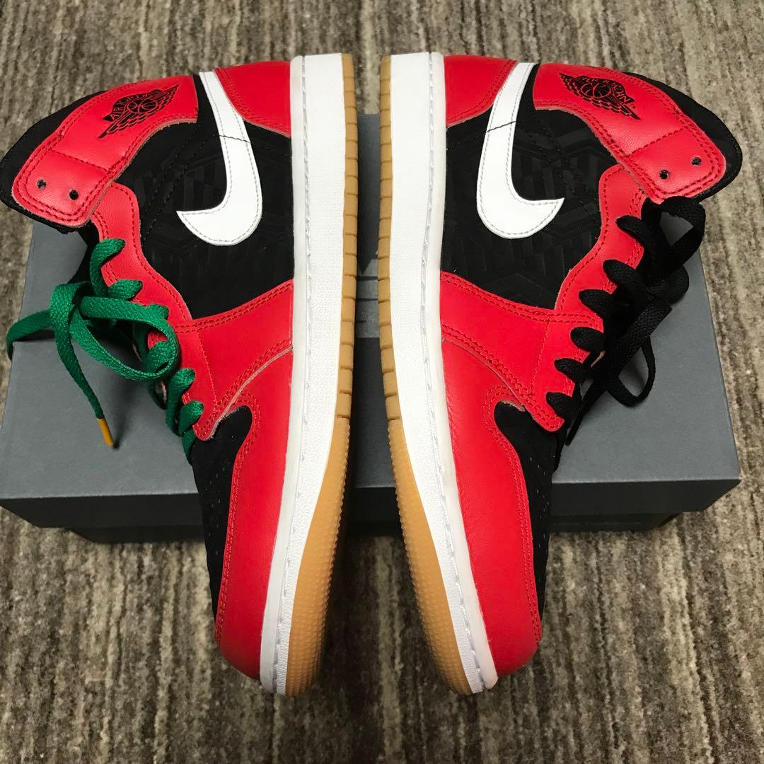 ナイキ：ハイカットスニーカー