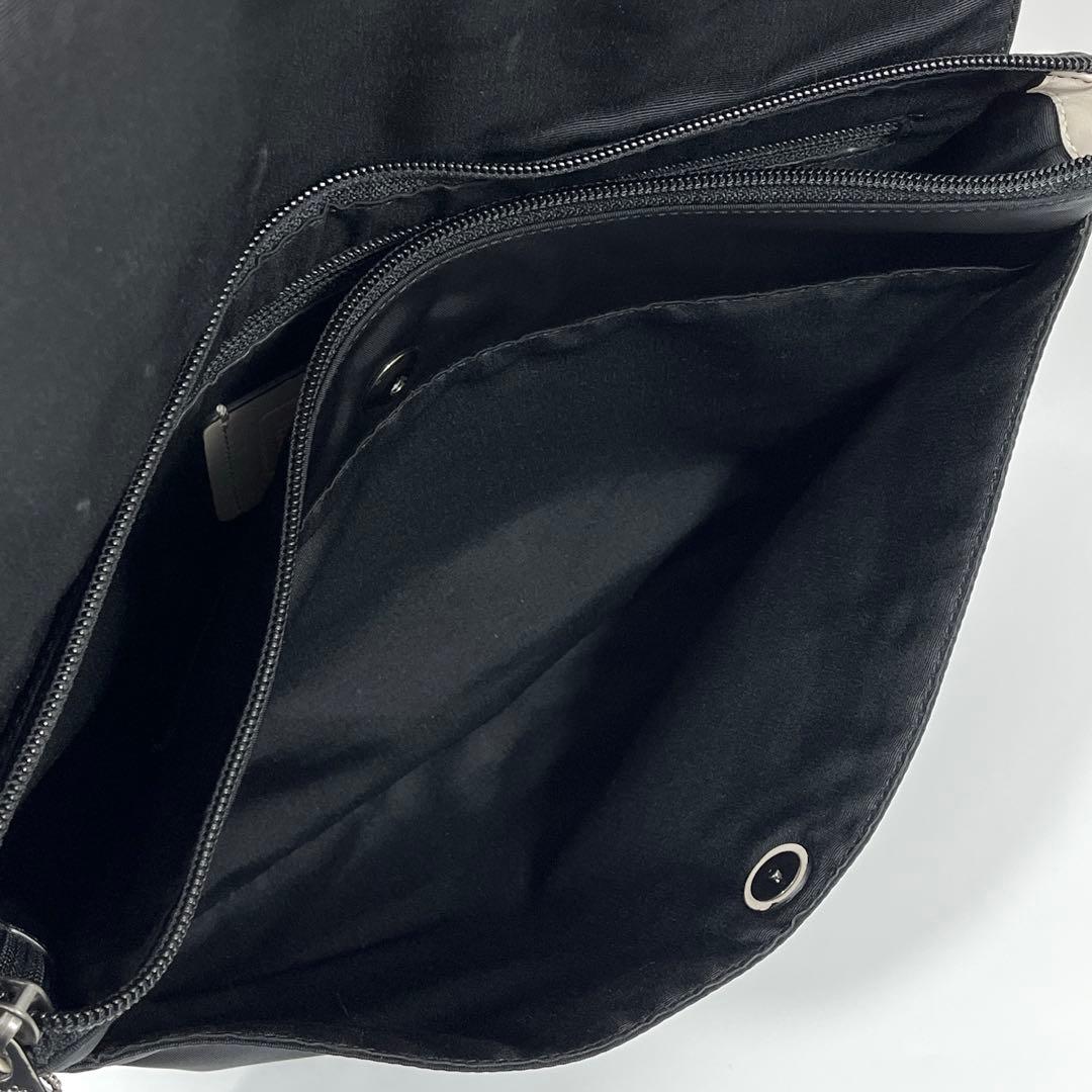 COACH コーチ ワンショルダーバッグ ロゴ型押し 大容量 パンチング 白