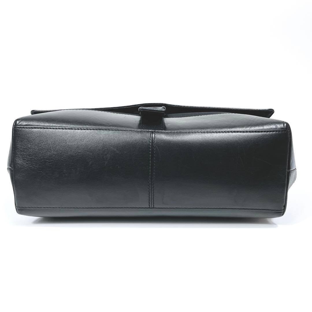 COACH コーチ ワンショルダーバッグ ロゴ型押し 大容量 パンチング 白