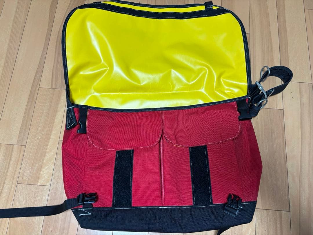 reload リロード　メッセンジャーバッグ　レッド　イエロー