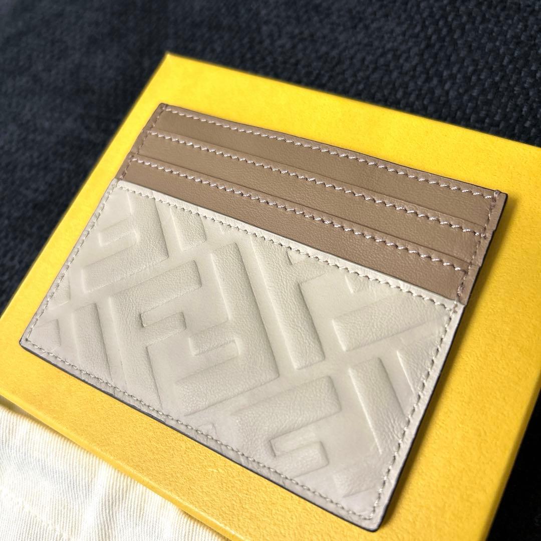 未使用★極美品★FENDI フェンディ ズッカ柄 カードケース