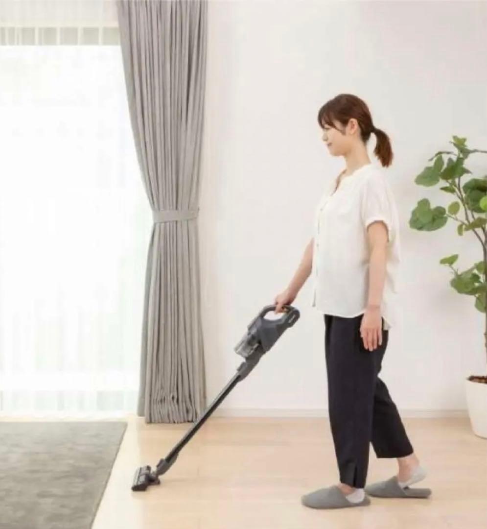 ほぼ新品⭐️女性とシニアにも軽い⭐️TOSHIBAハンディークリーナー