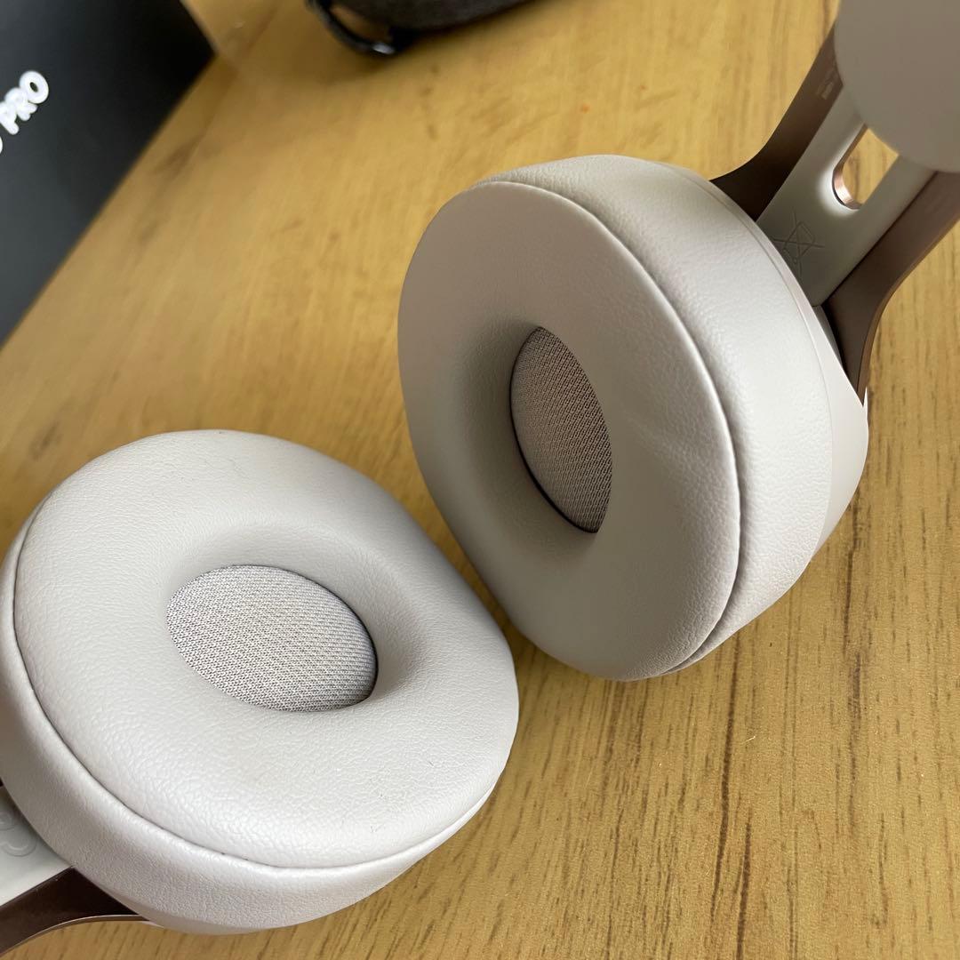 Beats Solo Pro ワイヤレスヘッドホン グレイ