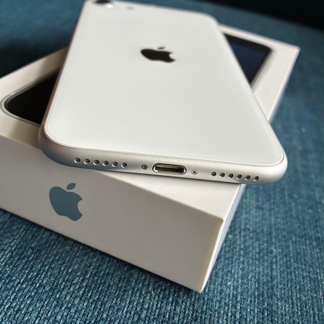 【美品】Apple iPhone SE 第2世代 ホワイト 本体