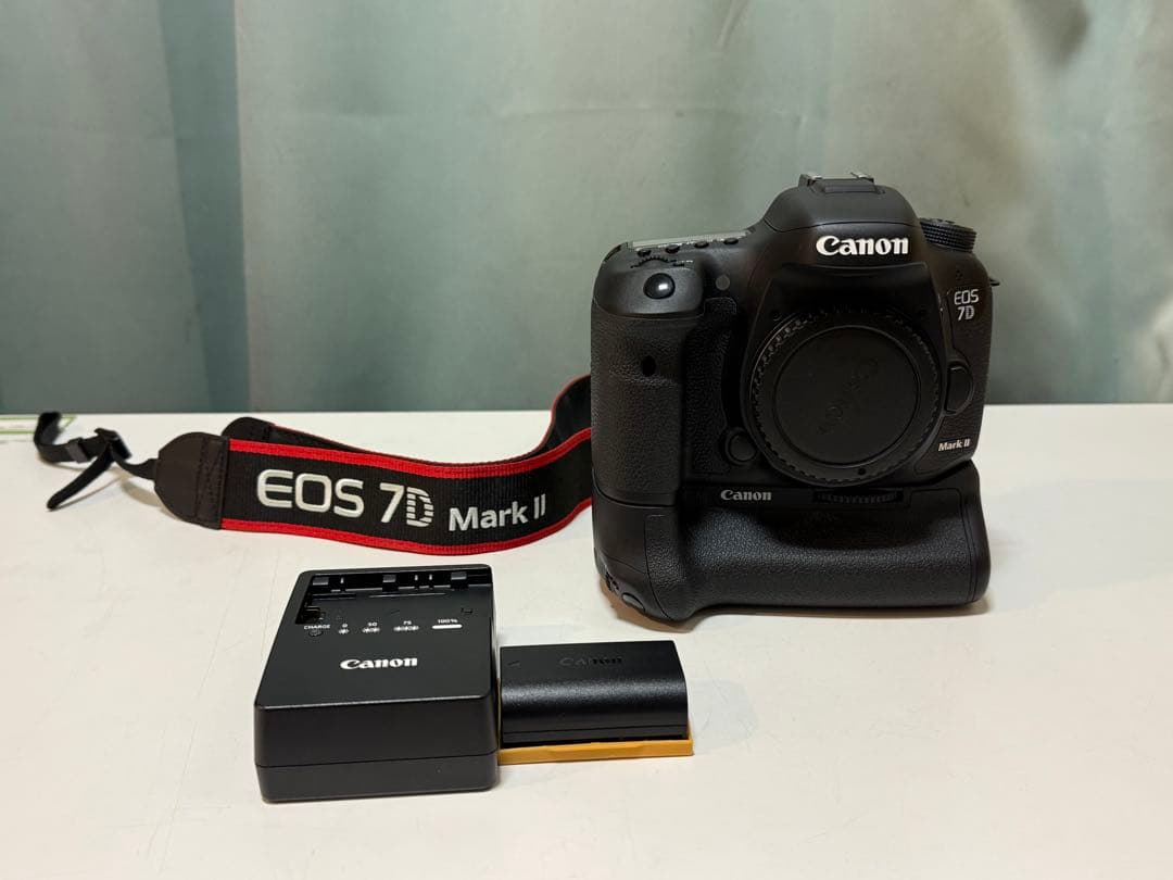 Canon EOS 7D Mark II ボディ バッテリーグリップ