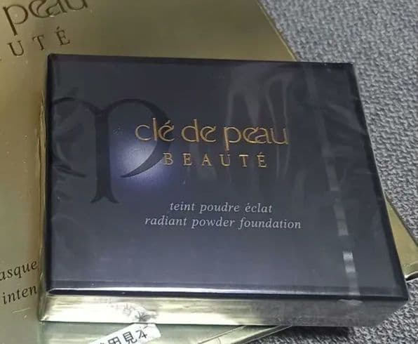 ②【未開封】クレドポーボーテ　タンブードルエクラ　オークル10