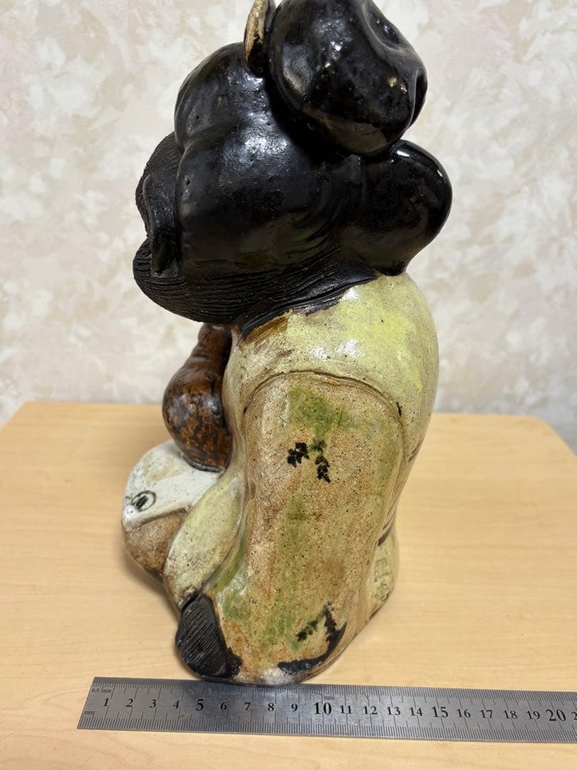 信楽焼　松茸を持つタヌキの置き物　狸庵　金運　商売繁盛　アンティーク