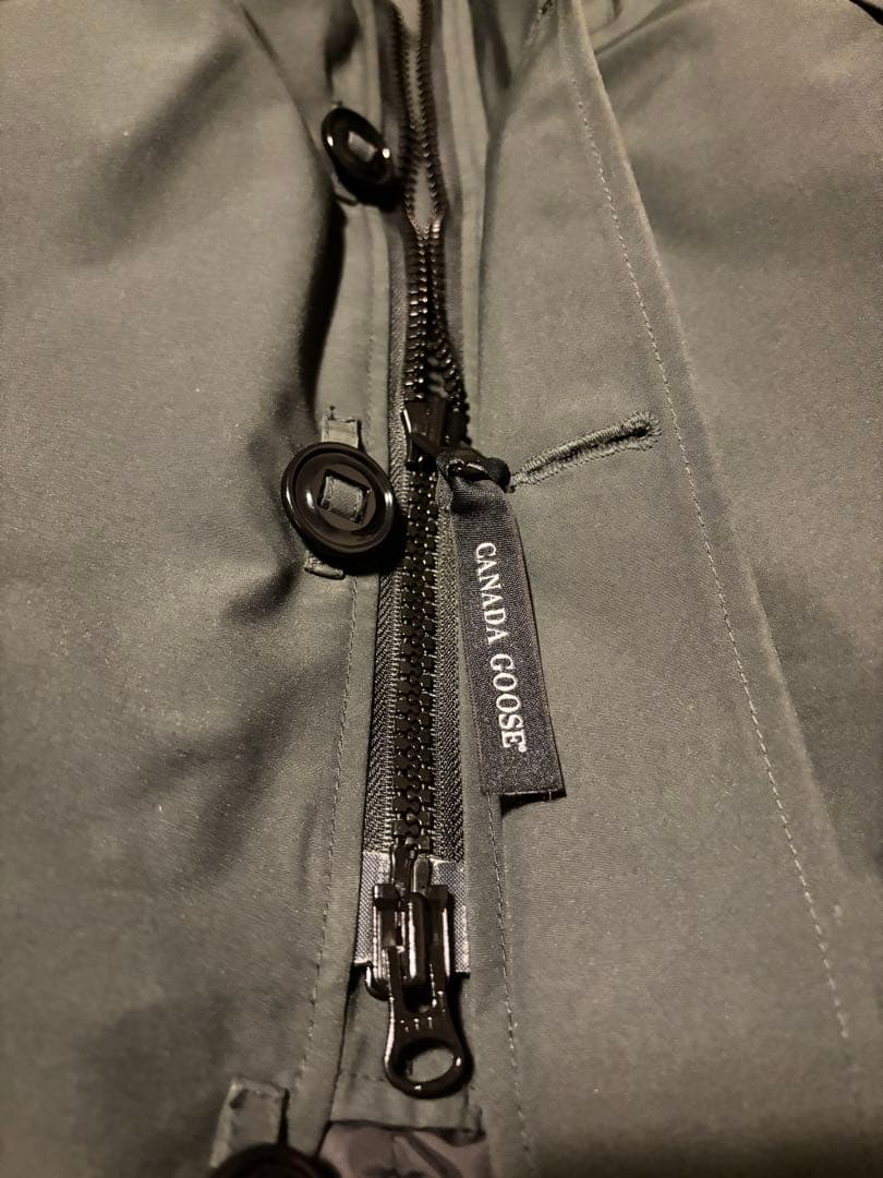 【新品同様　希少色】正規品カナダグースジャスパーオリーブ(ボルケーノ)Ｍサザビー