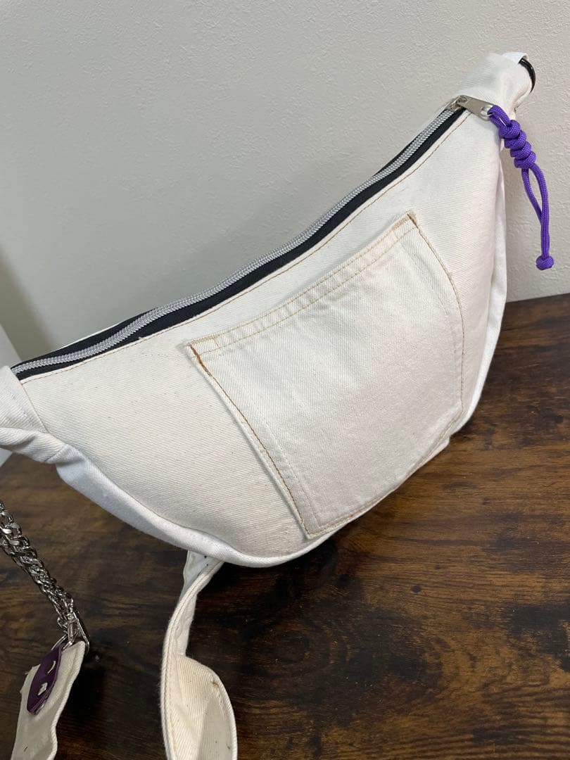 フリルデザイン ホワイトボディバッグ