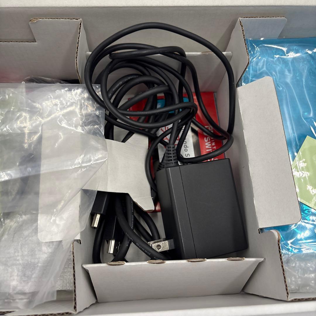 美品　【限定カラー】Nintendo Switch 本体