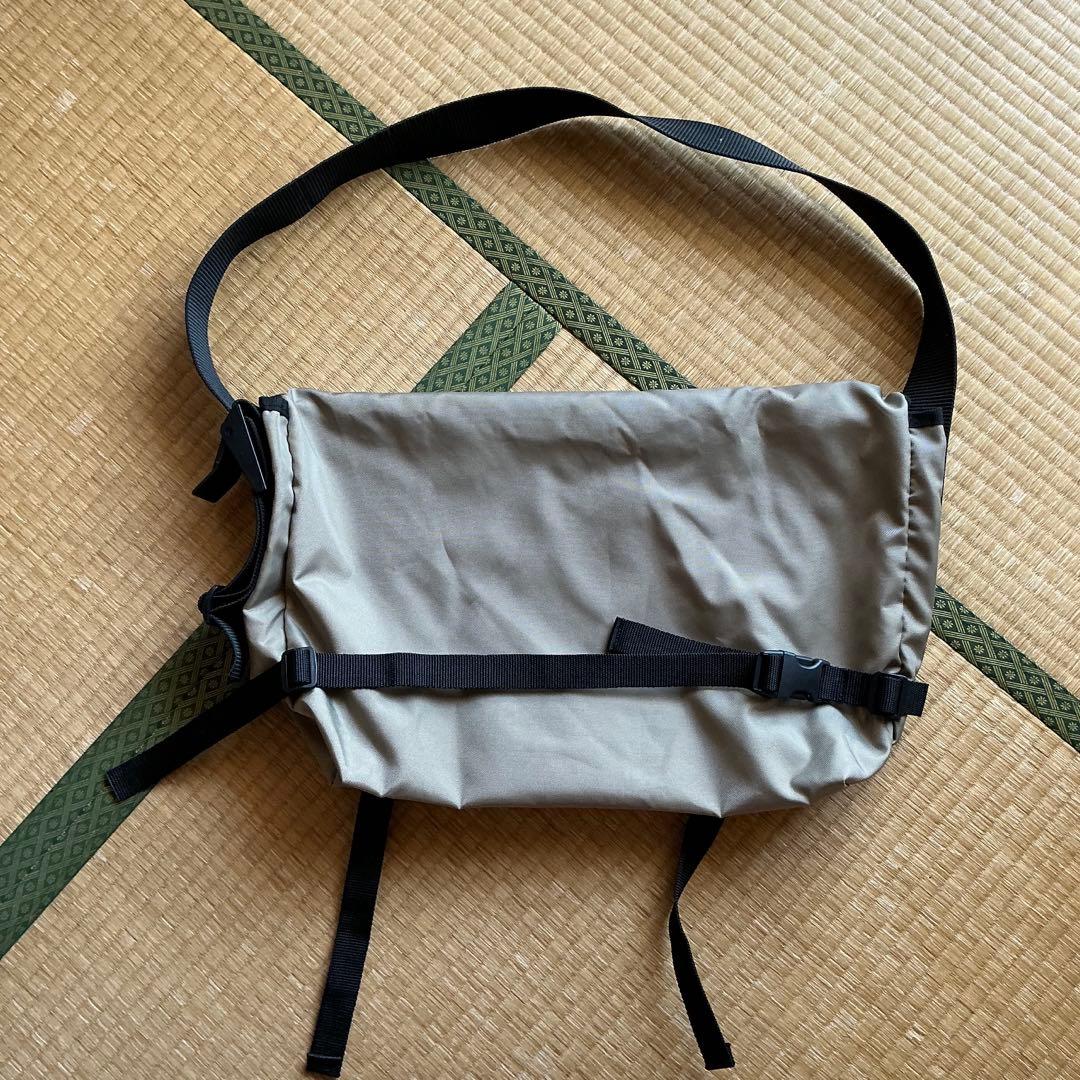 【美品】 Creek メッセンジャーバッグ ベージュ