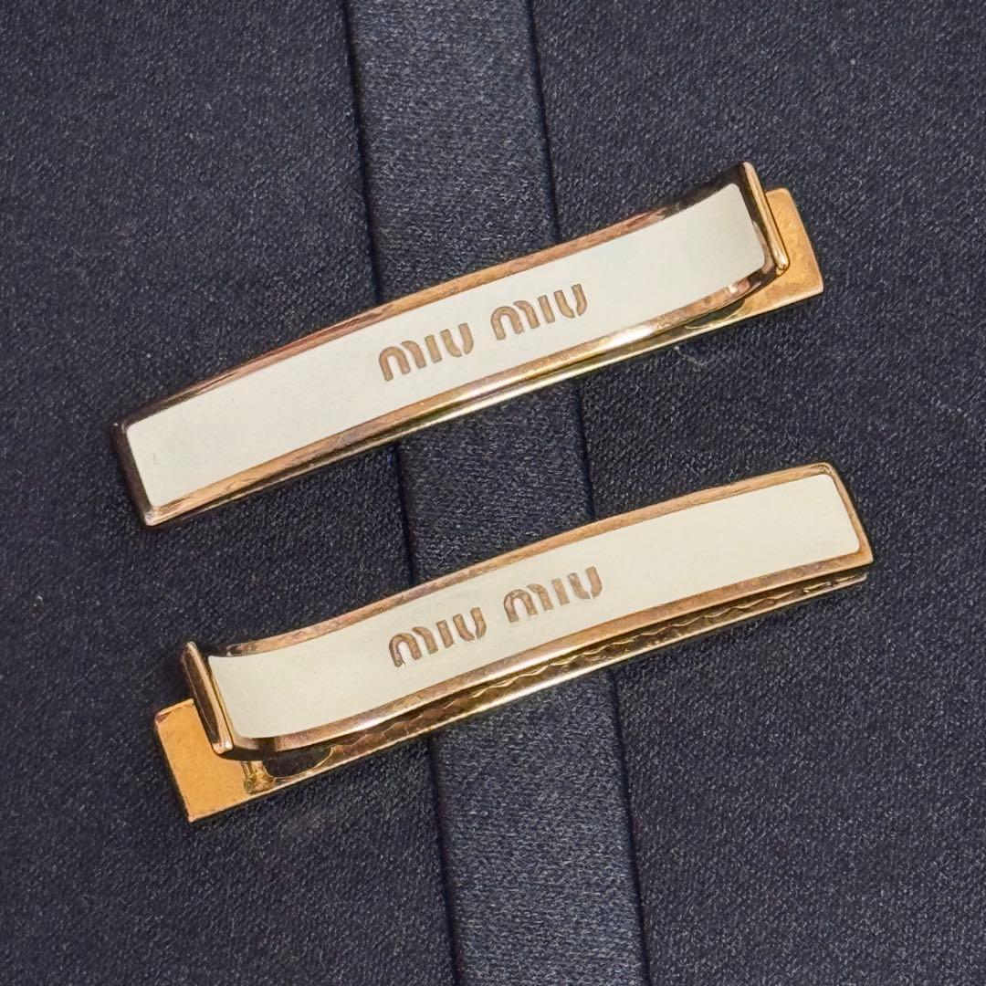 【美品】miumiu エナメルメタル ヘアクリップ ホワイト×ゴールド 2個