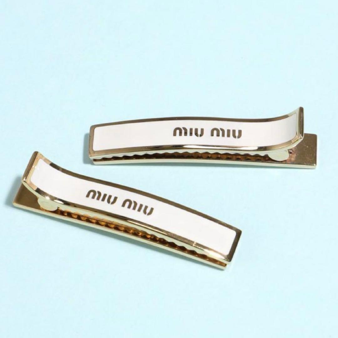 【美品】miumiu エナメルメタル ヘアクリップ ホワイト×ゴールド 2個