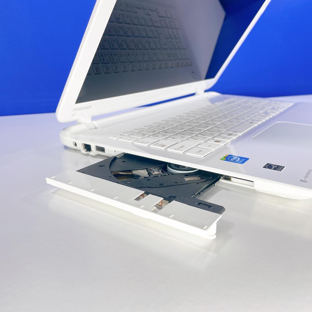 DVD視聴や書類作成に最適❣️ホワイト✨快適SSD✨東芝ノートパソコン薄型カメラ