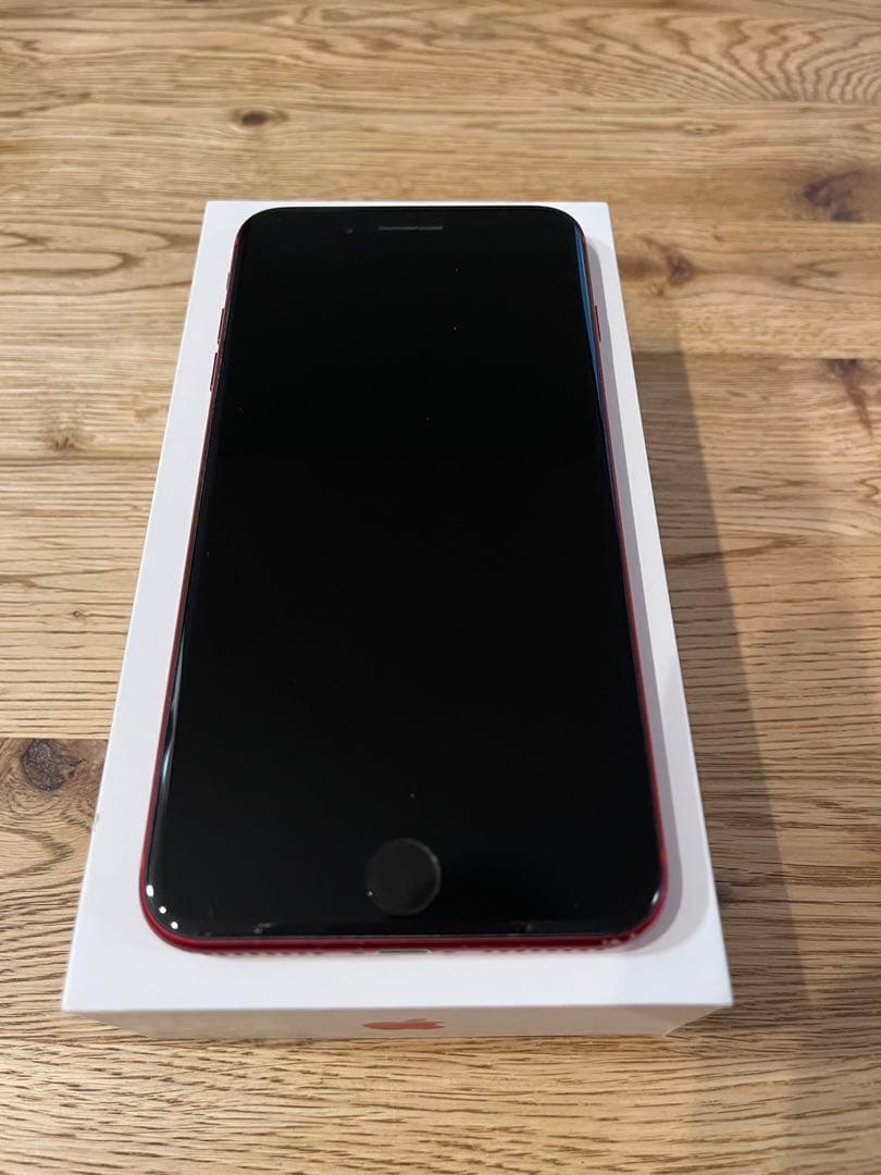 iPhone 8 Plus (赤) 本体とアクセサリー