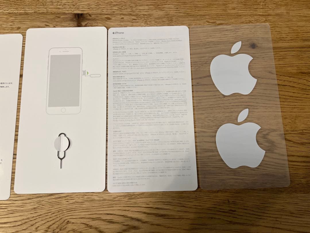 iPhone 8 Plus (赤) 本体とアクセサリー