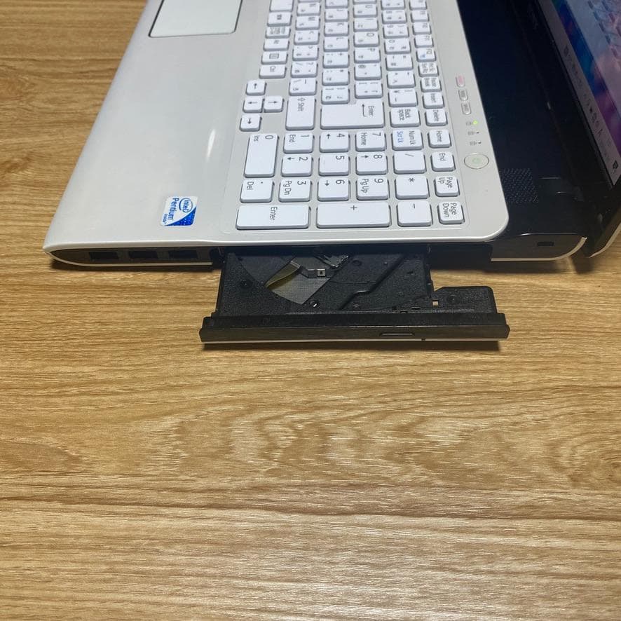 【売れてます】 人気のホワイト SONY VAIO ノートパソコン SSD250