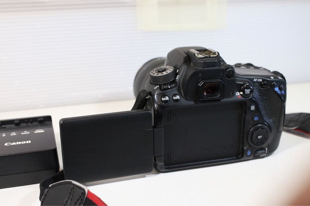 ジャンク品Canon EOS 80D EF-S18-135mm TAMRON 付