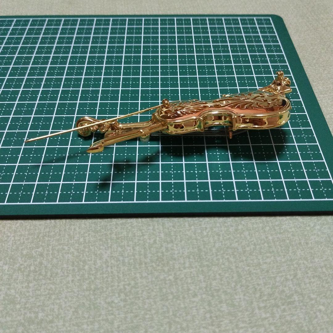 スワロフスキー　バイオリン　ブローチ