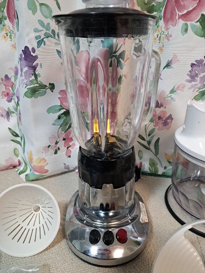 ジュースミキサーTESCOM TM 8100 ブレンダーBraun　MQ5075