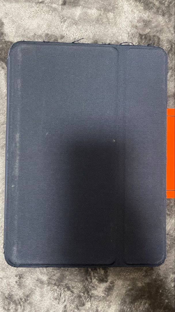 iPad本体 シルバー Logitechキーボード付き