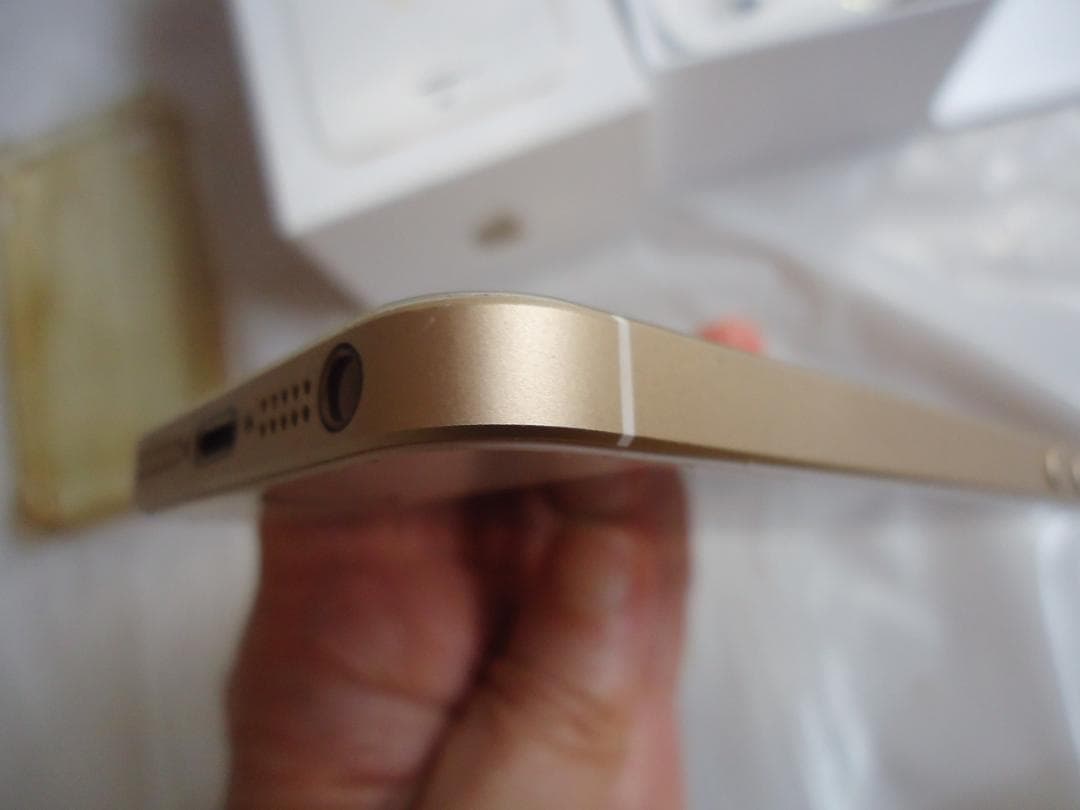 美品　箱あり　iPnoheSE　第一世代　16GB　シャッター音消せる海外版