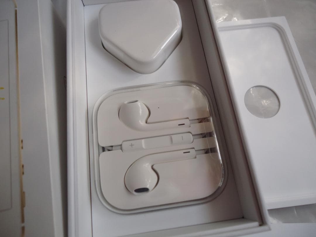 美品　箱あり　iPnoheSE　第一世代　16GB　シャッター音消せる海外版