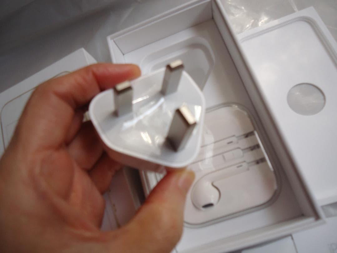 美品　箱あり　iPnoheSE　第一世代　16GB　シャッター音消せる海外版