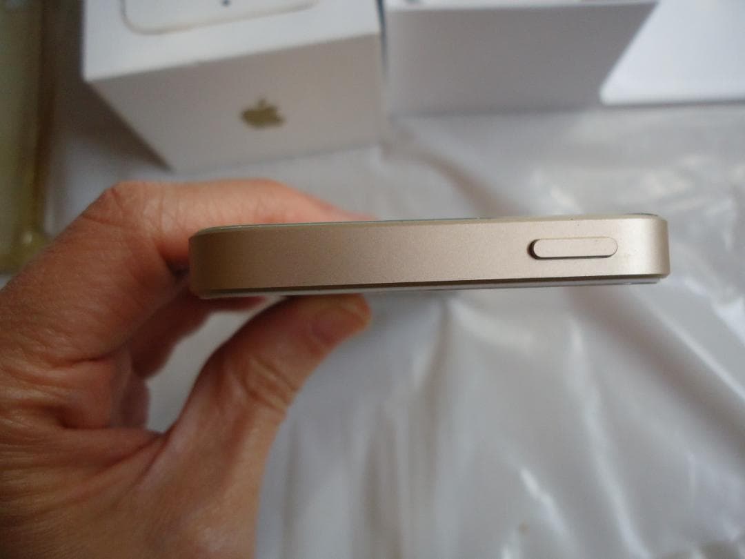 美品　箱あり　iPnoheSE　第一世代　16GB　シャッター音消せる海外版