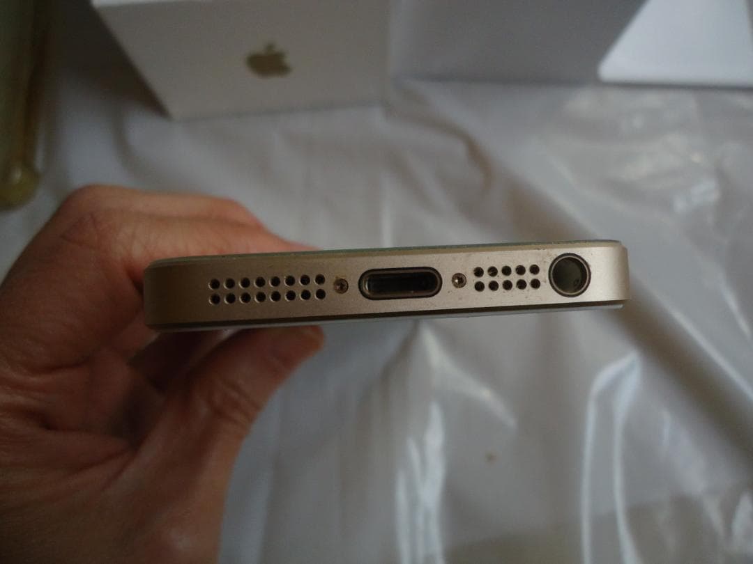 美品　箱あり　iPnoheSE　第一世代　16GB　シャッター音消せる海外版