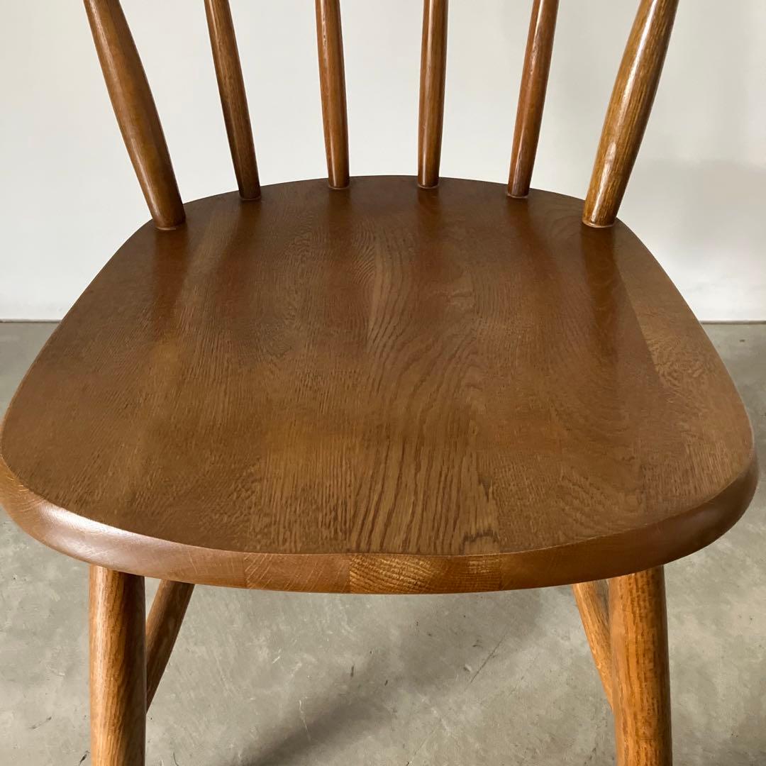 ナチュラルなウィンザーチェア①