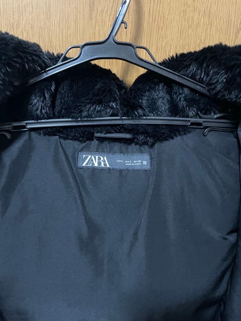 ZARA ザラ セミロング丈フード付きダウンジャケット