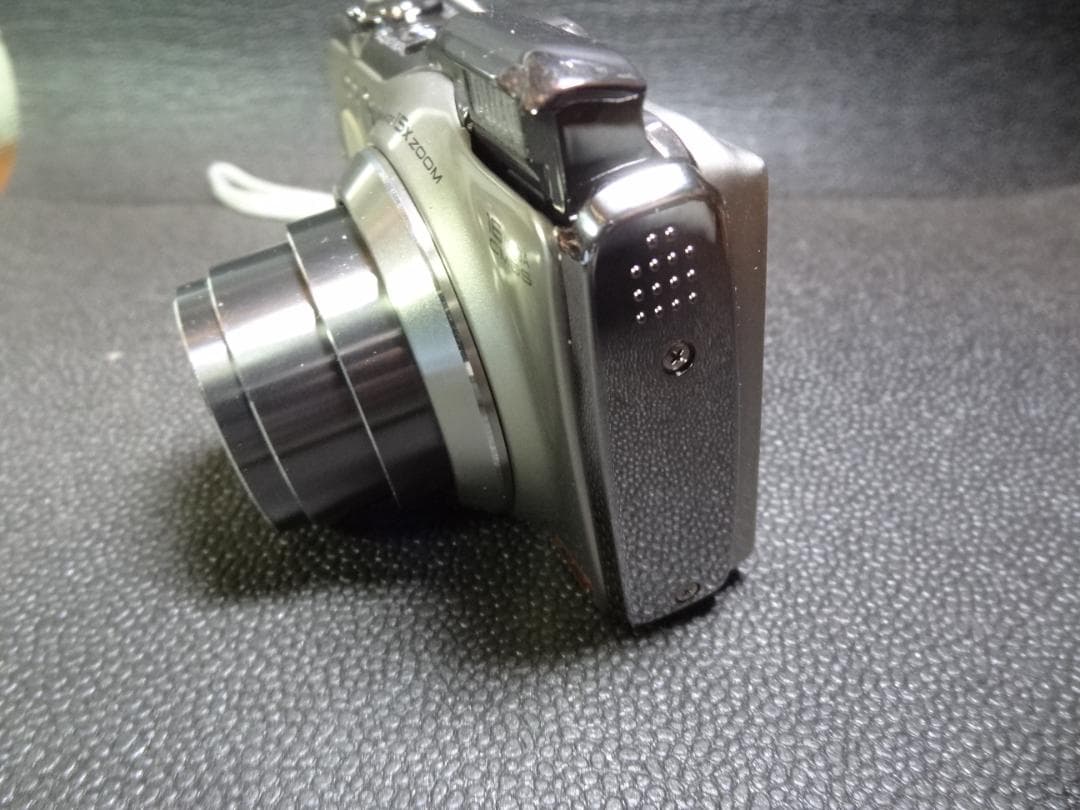 FINEPIX F550EXR シャンパンゴールド 外観極上