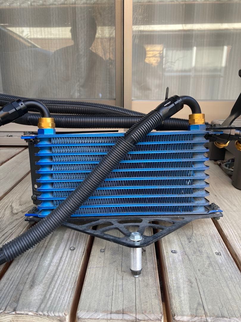 86 ZN6？8？ トラスト　オイルクーラー