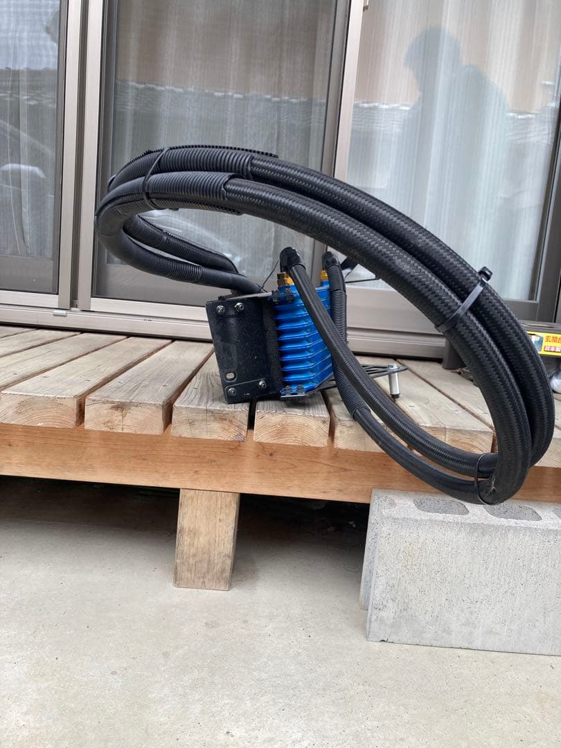 86 ZN6？8？ トラスト　オイルクーラー