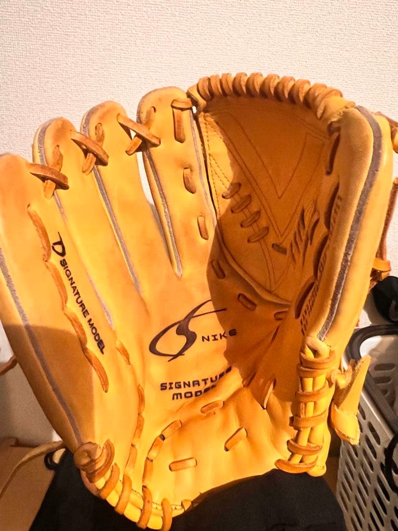 左投げ　軟式グローブ　ダルビッシュモデル