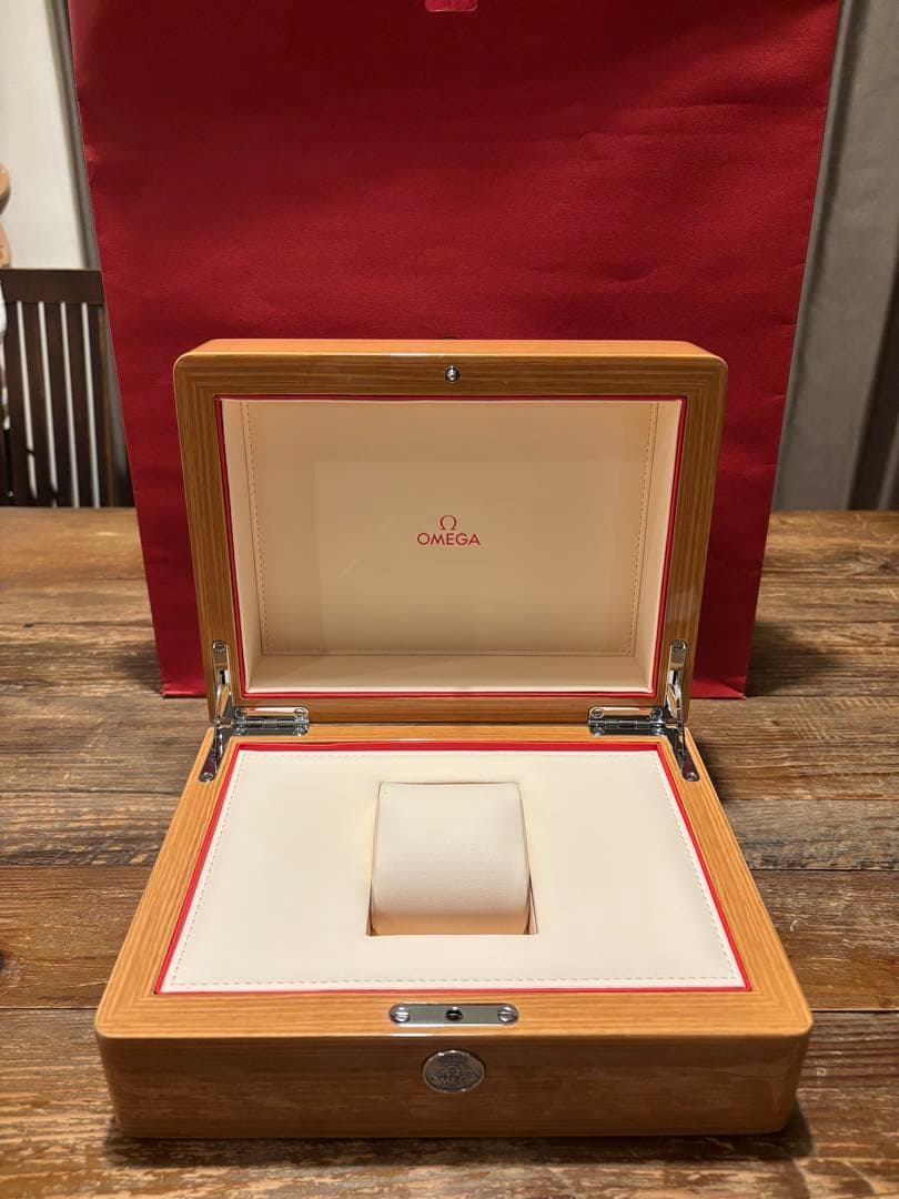 【純正】OMEGA オメガ　箱　ケース　傷なし　紙袋付き
