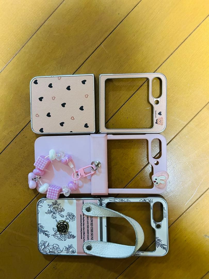 Galaxy Z Flip6 512GB – 状態ほぼ新品！+ 3つのケース付き