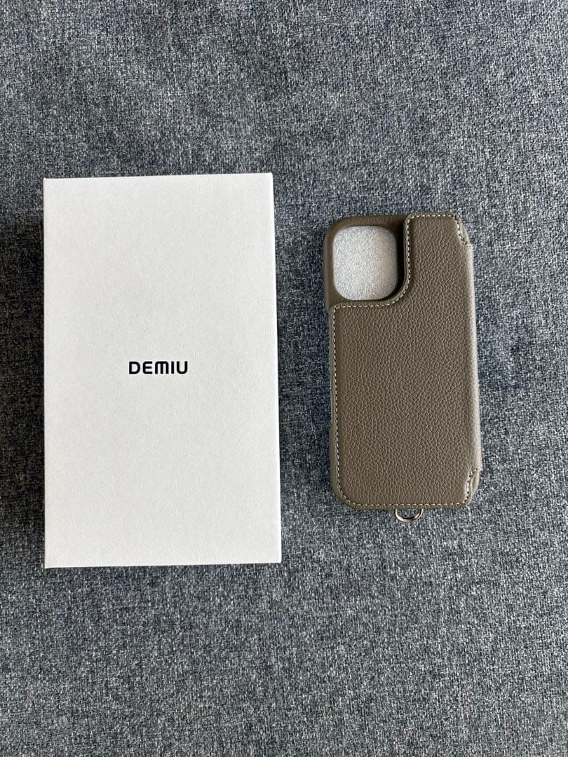 新品未使用　DEMIU iPhone16 ケース