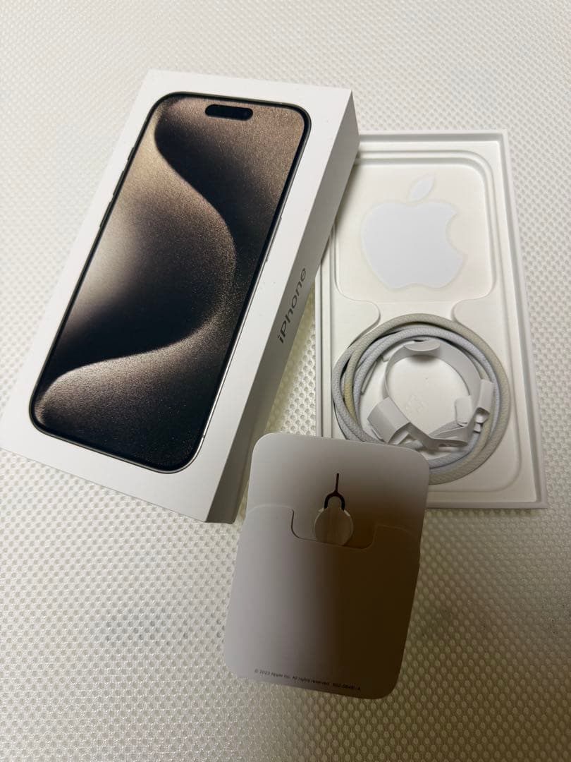 美品 iPhone 15 Pro ナチュラルチタニウム128GB simフリー
