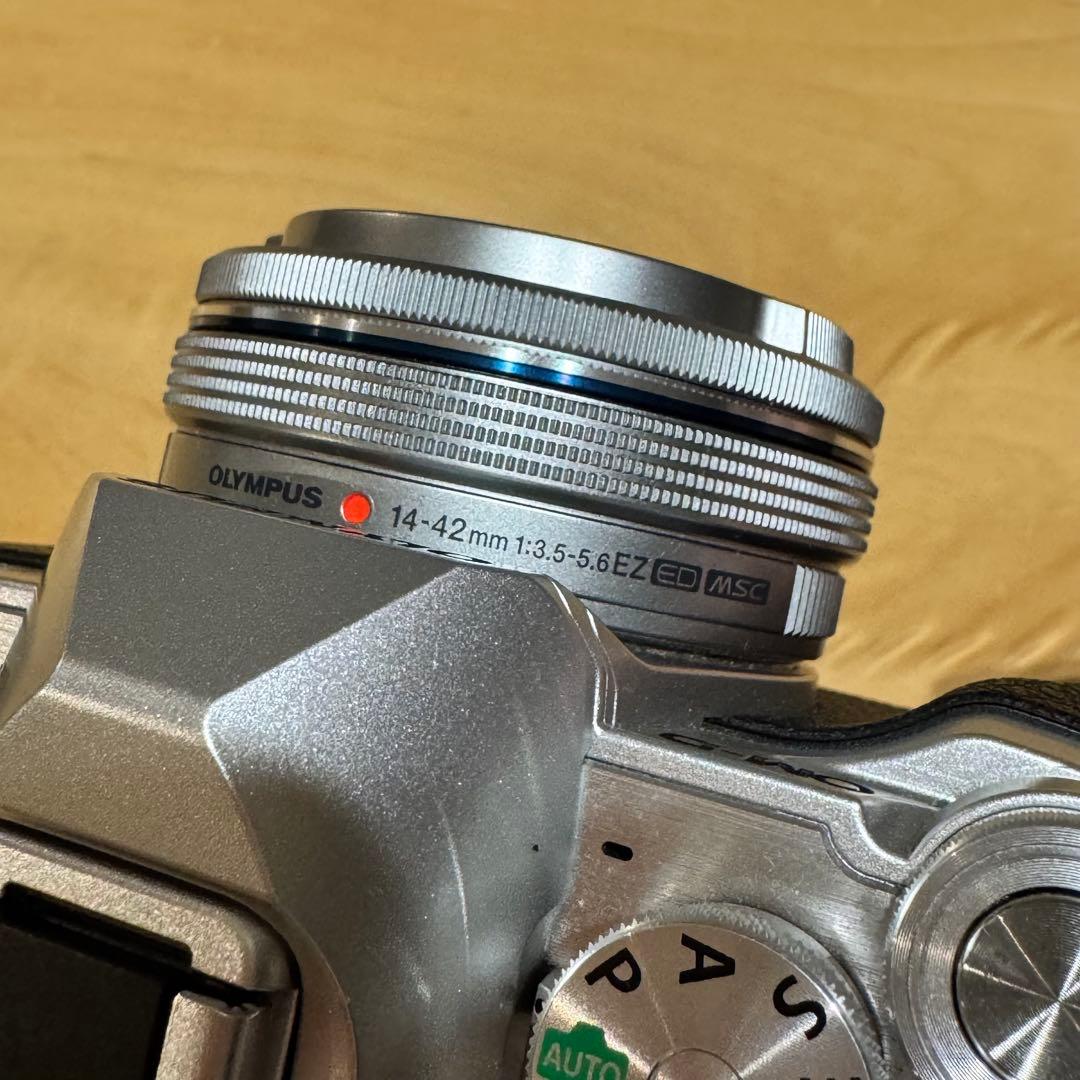 Olympus オリンパス　E-M10 Mark III