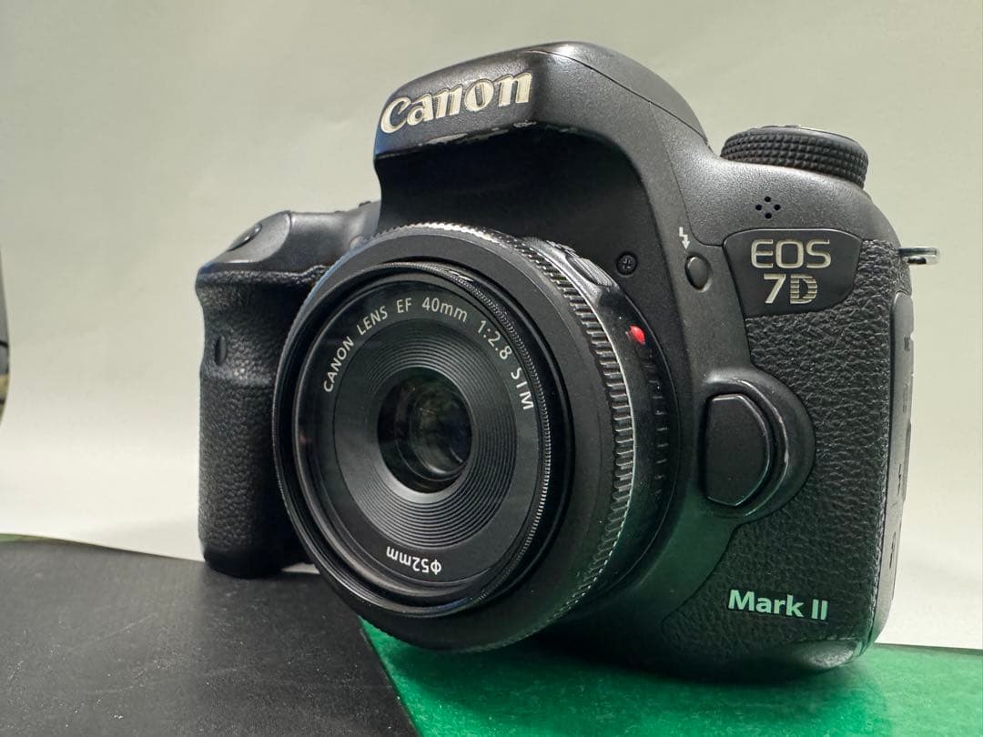 Canon EOS 7D Mark II + EF 40mmレンズ