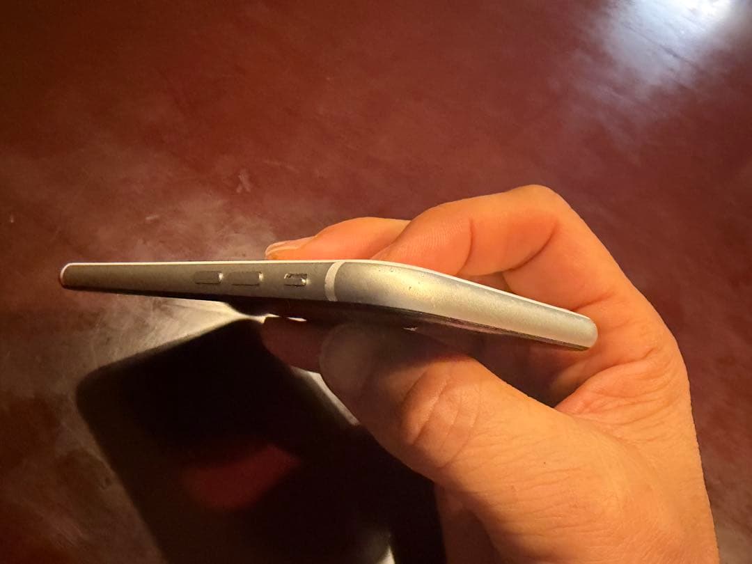 Apple iPhone SE 第二世代　256GB本体