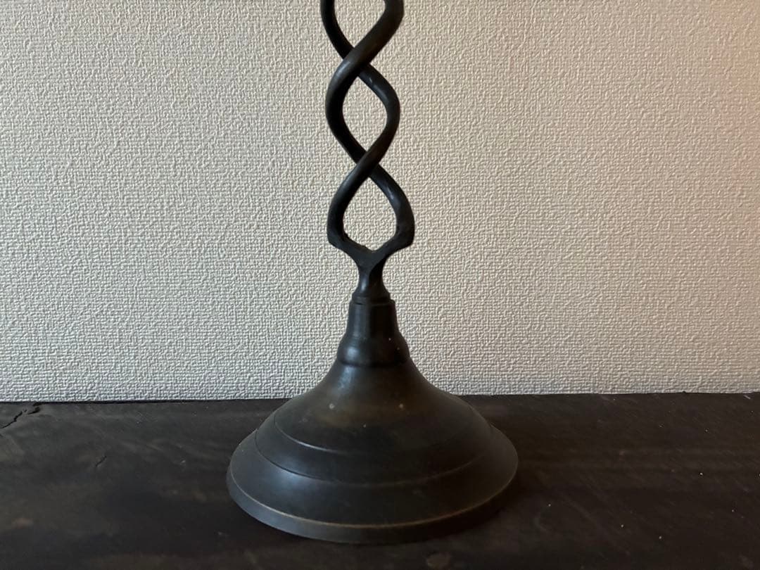 イギリスアンティーク　ツイストデザイン キャンドルスタンド