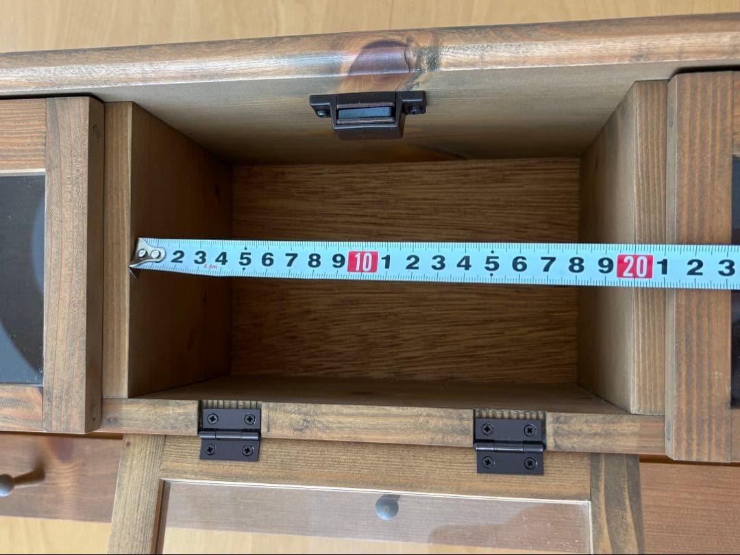 ウォールシェルフ、木製壁掛け棚 ガラス扉付き