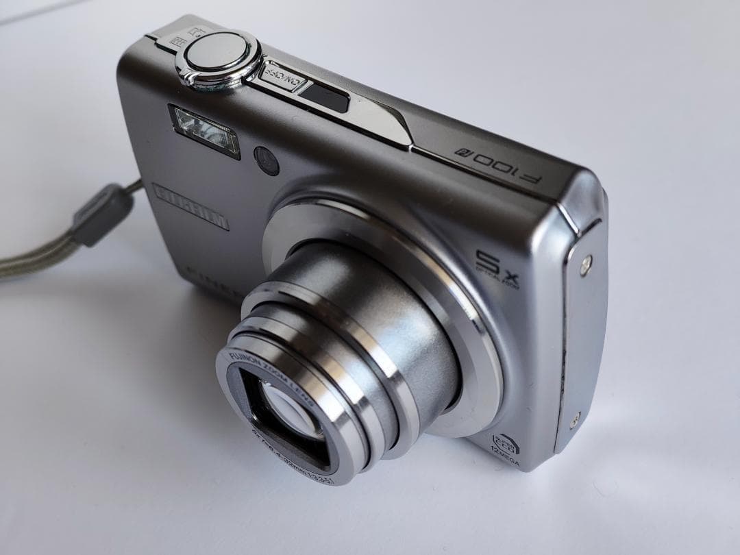 デジタルカメラ FUJIFILM FinePix F100fd