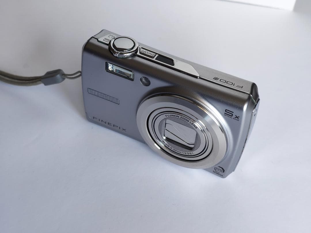デジタルカメラ FUJIFILM FinePix F100fd