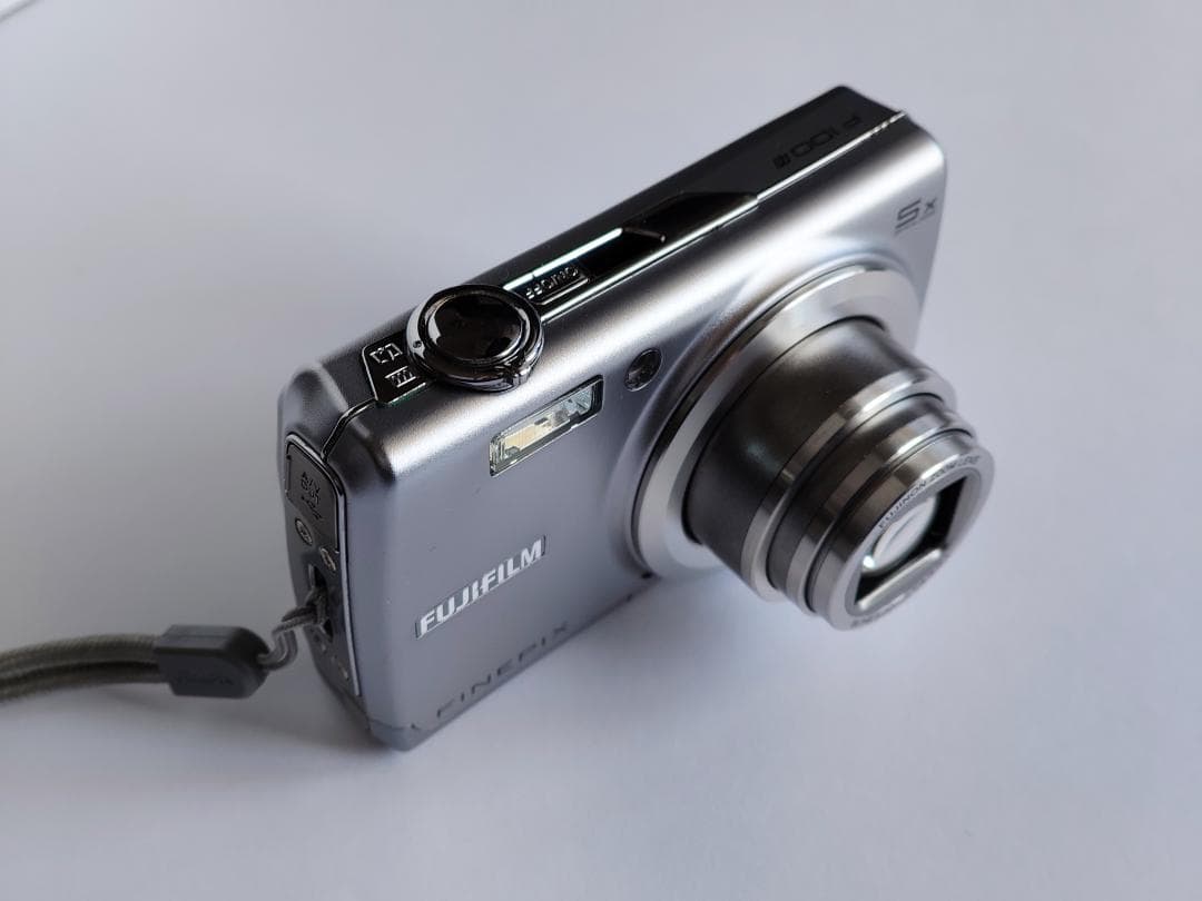 デジタルカメラ FUJIFILM FinePix F100fd