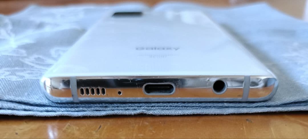 【動作確認済】GalaxyA51　ホワイト　初期化済　箱・取説・イヤホン未使用